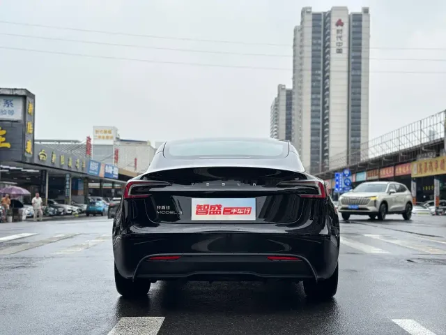 Tesla Model 3 — Фото автомобиля 3