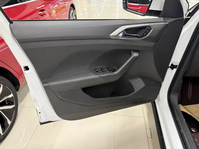 Volkswagen T-Cross — Фото автомобиля 10