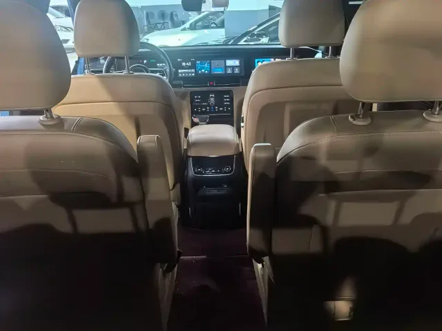 Li Auto ONE — Фото автомобиля 6