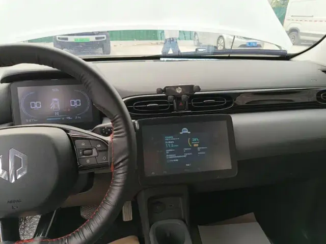 Leapmotor T03 — Фото автомобиля 12