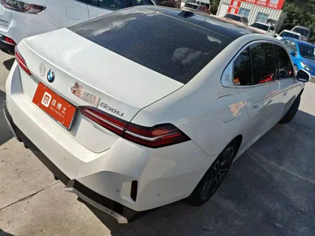 BMW 5 Series — Фото автомобиля 3