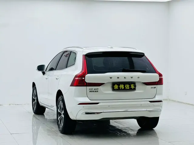 Volvo XC60 — Фото автомобиля 5