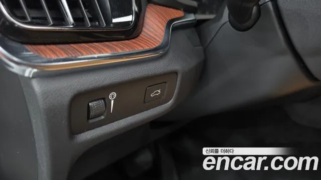 Volvo V60 Cross Country 2nd Gen — Фото автомобиля 27