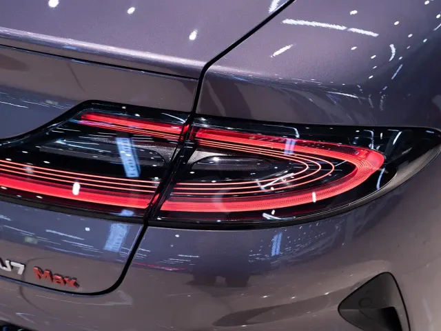 Xiaomi SU7 — Фото автомобиля 11