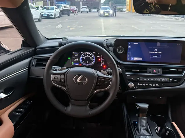 Lexus ES — Фото автомобиля 8