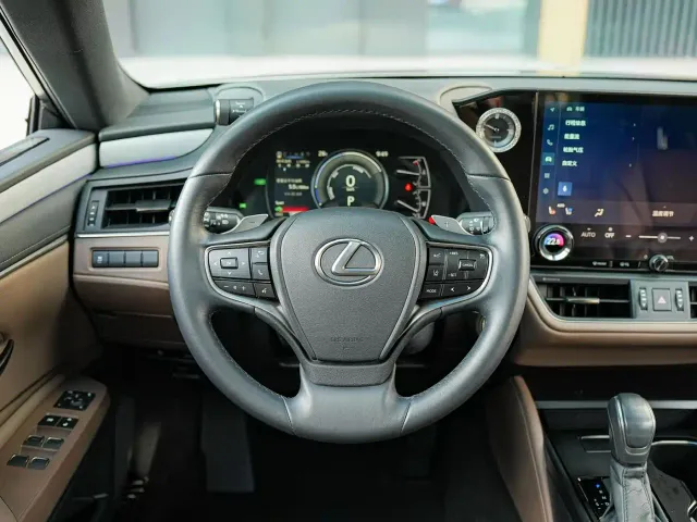 Lexus ES — Фото автомобиля 20