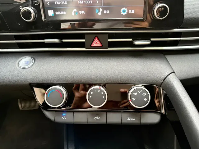 Hyundai Elantra — Фото автомобиля 14