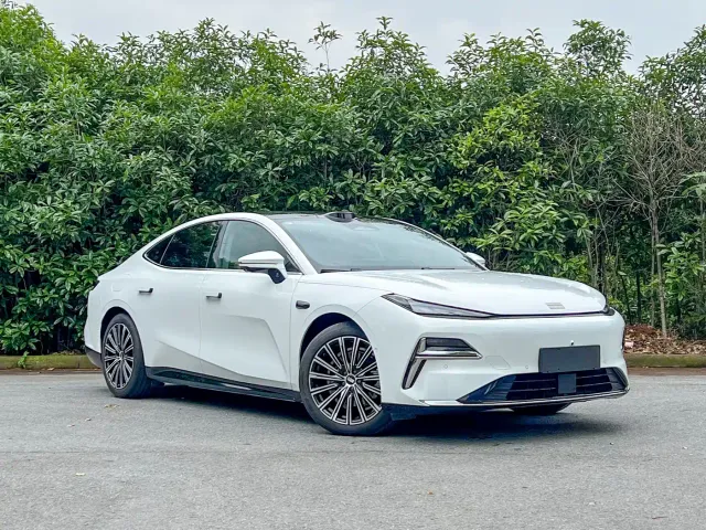 Geely Galaxy Xingyao 8 — Фото автомобиля 3