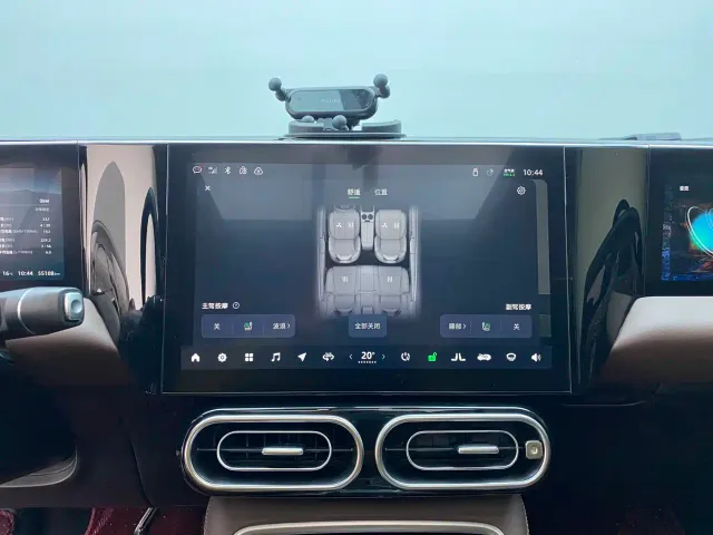 Leapmotor C11 — Фото автомобиля 11