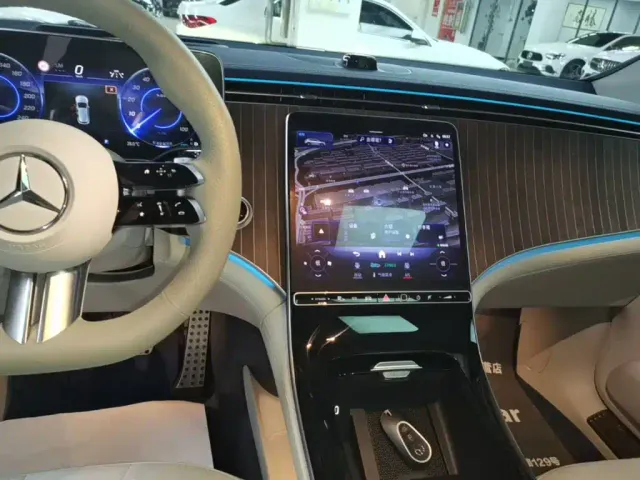 Mercedes-Benz EQE SUV — Фото автомобиля 12