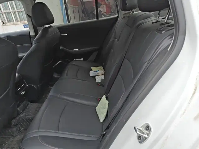 Roewe i5 — Фото автомобиля 16