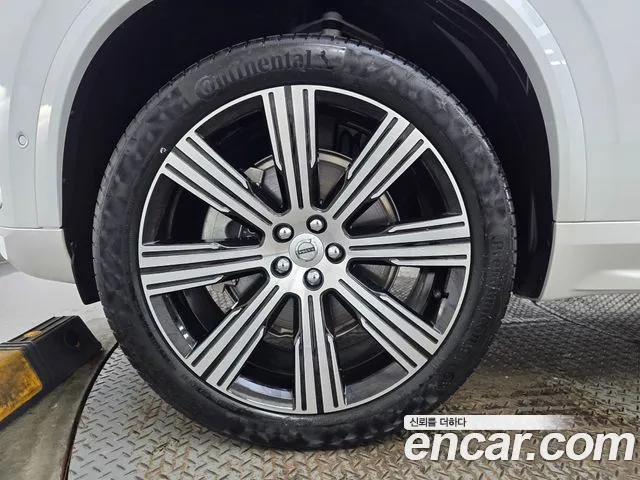 Volvo XC90 — Фото автомобиля 5
