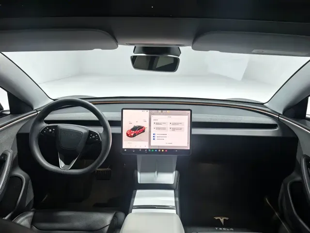 Tesla Model 3 — Фото автомобиля 12