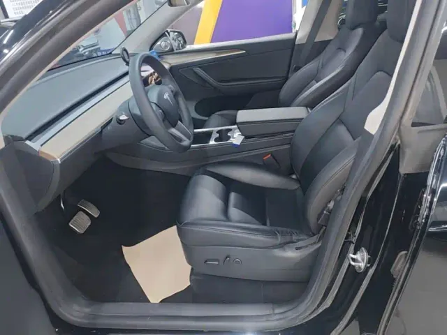 Tesla Model Y — Фото автомобиля 14
