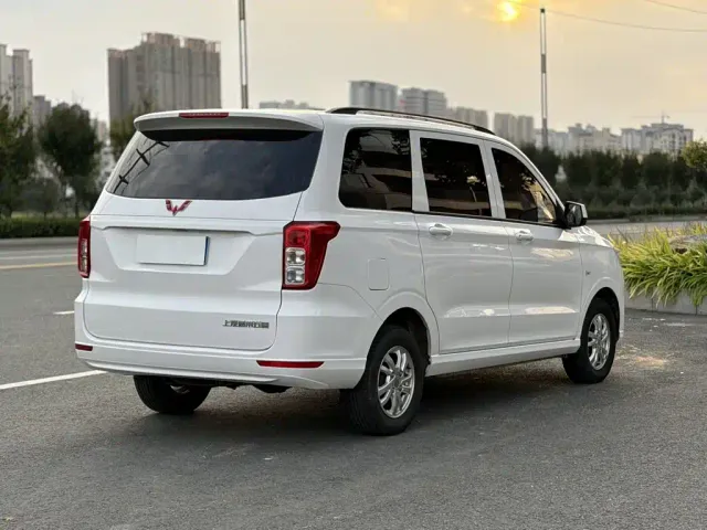 Wuling Hongguang — Фото автомобиля 7