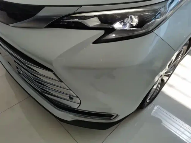 Toyota Sienna — Фото автомобиля 23