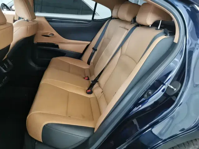 Lexus ES — Фото автомобиля 16