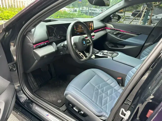 BMW 5 Series — Фото автомобиля 5