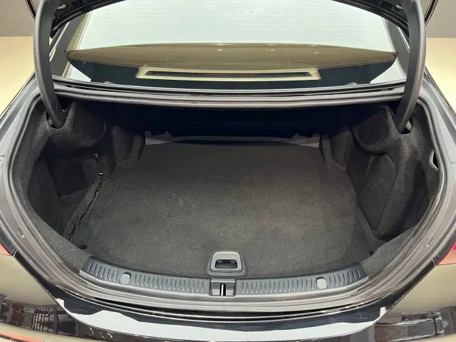 Mercedes-Benz E-Class — Фото автомобиля 14