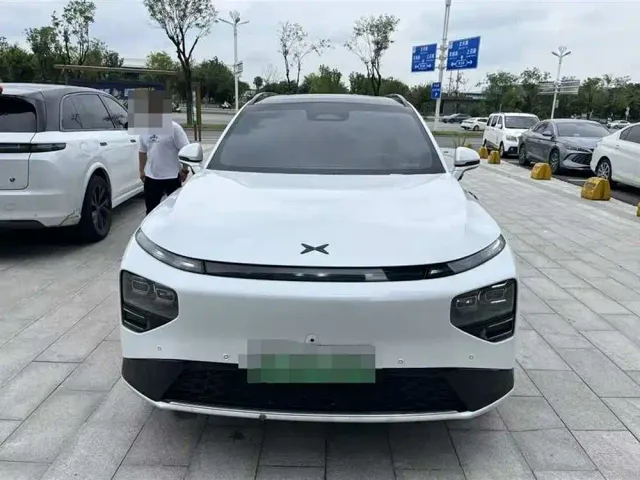 Xpeng G9 — Фото автомобиля 2