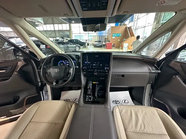 Toyota Alphard — Фото автомобиля 17