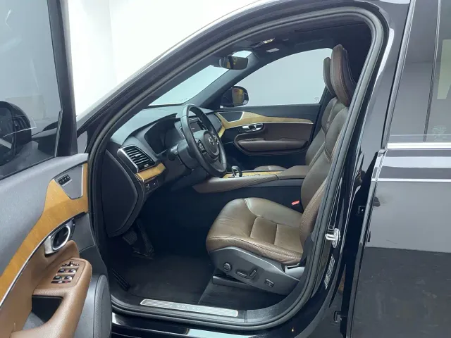 Volvo XC90 — Фото автомобиля 13