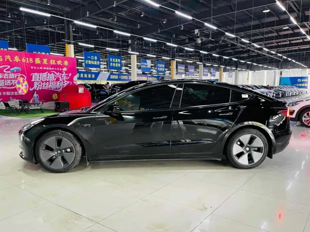 Tesla Model 3 — Фото автомобиля 5