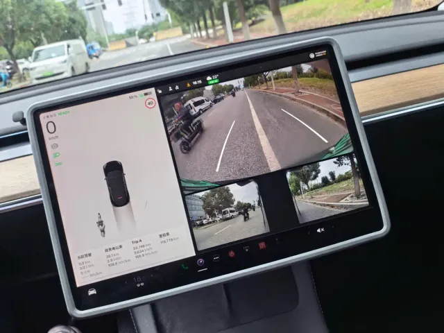 Tesla Model Y — Фото автомобиля 16