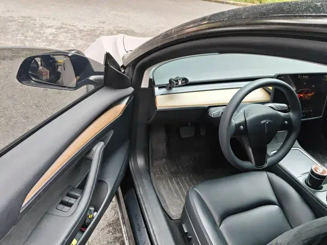Tesla Model 3 — Фото автомобиля 13
