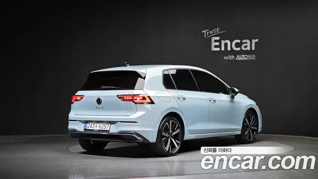 Фотография автомобиля — Volkswagen Golf
