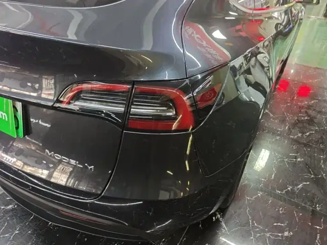 Tesla Model Y — Фото автомобиля 7