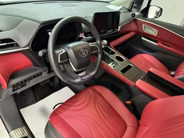 Toyota Sienna — Фото автомобиля 17