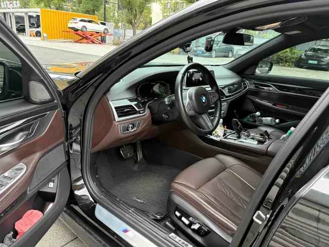 BMW 7 Series — Фото автомобиля 4
