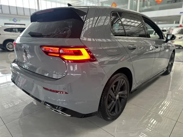 Volkswagen Golf — Фото автомобиля 18