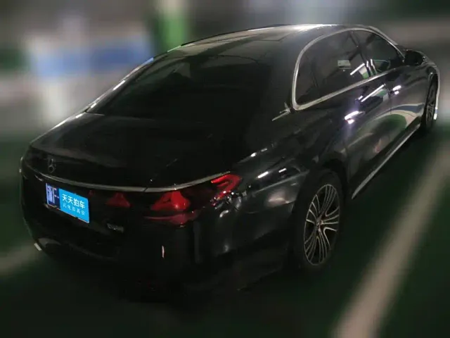 Mercedes-Benz E-Class — Фото автомобиля 2