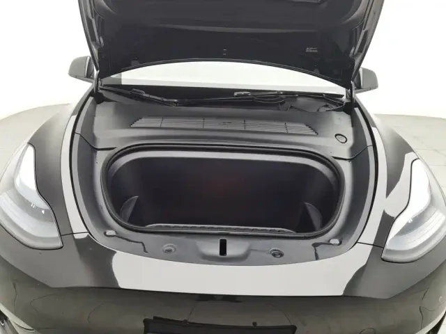 Tesla Model Y — Фото автомобиля 6