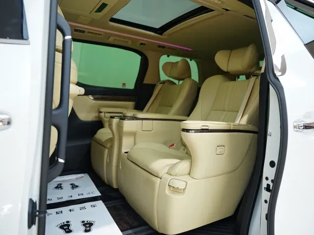 Toyota Alphard — Фото автомобиля 19