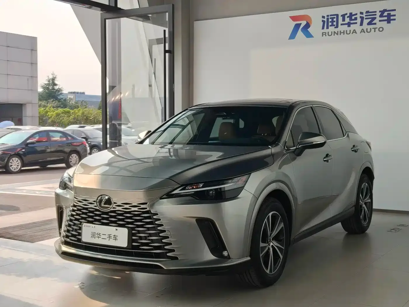 Фотография автомобиля — Lexus RX