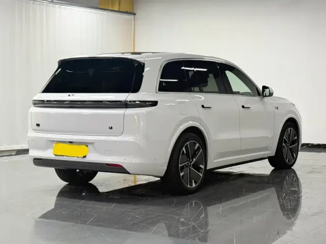 Li Auto L8 — Фото автомобиля 3