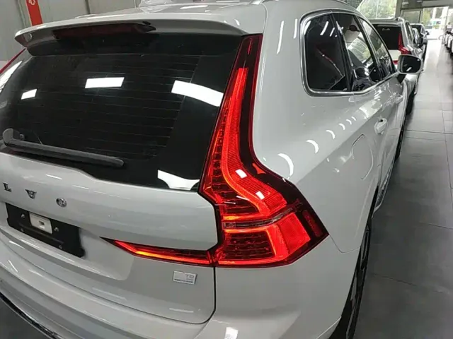 Volvo XC60 — Фото автомобиля 7