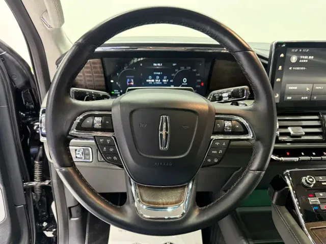 Lincoln Navigator — Фото автомобиля 4