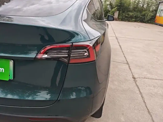 Tesla Model Y — Фото автомобиля 7