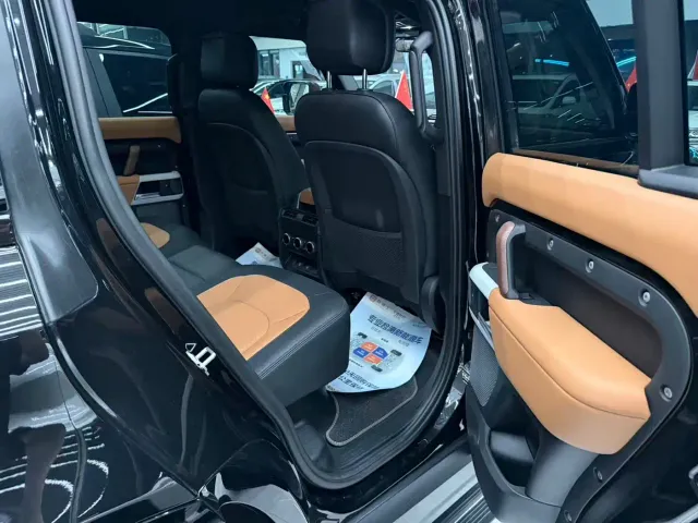 Land Rover Defender — Фото автомобиля 5