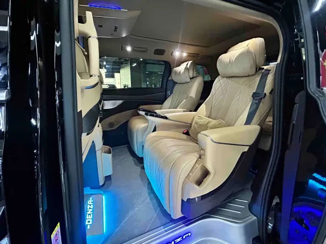 Denza D9 — Фото автомобиля 10