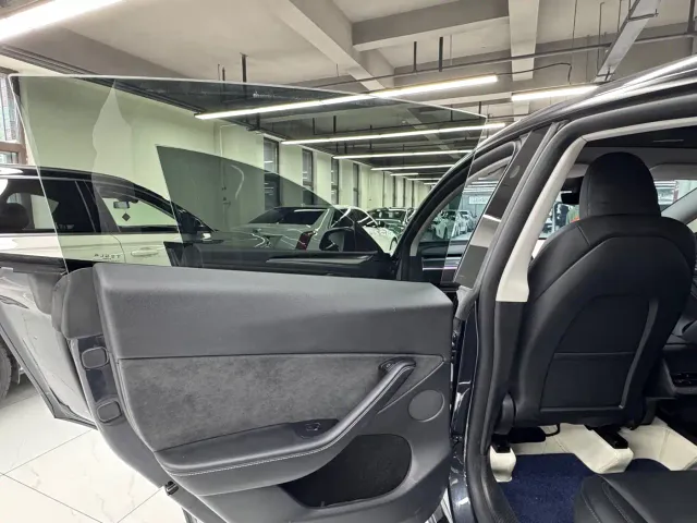 Tesla Model Y — Фото автомобиля 14