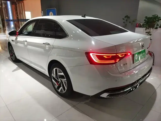 Volkswagen Sagitar — Фото автомобиля 4