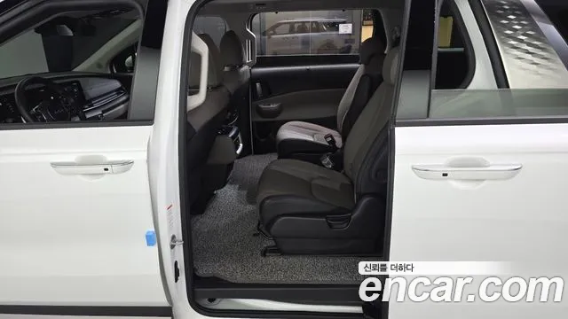 Kia Carnival Generation 4 — Фото автомобиля 16