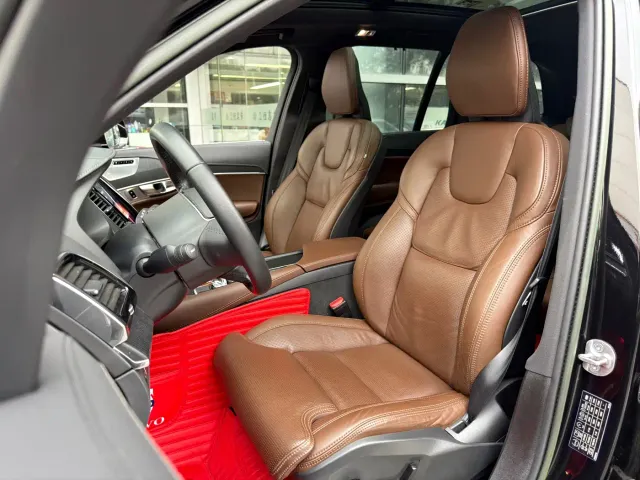 Volvo XC90 — Фото автомобиля 9