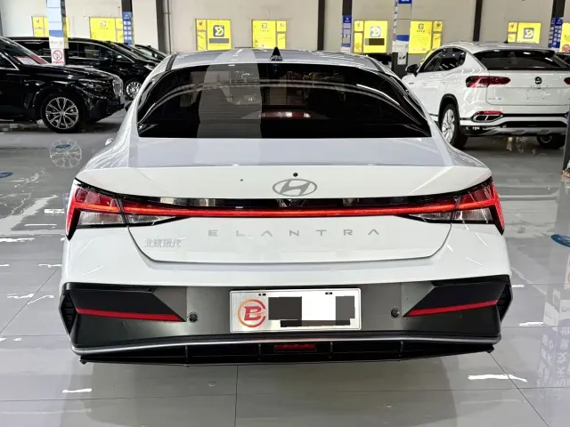 Hyundai Elantra — Фото автомобиля 8