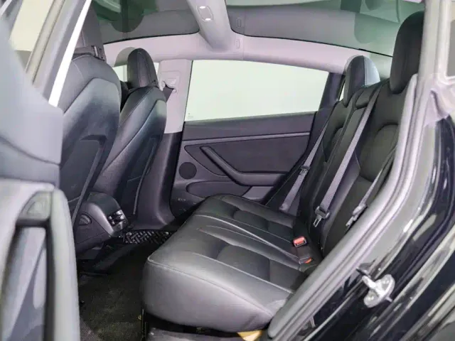 Tesla Model 3 — Фото автомобиля 18
